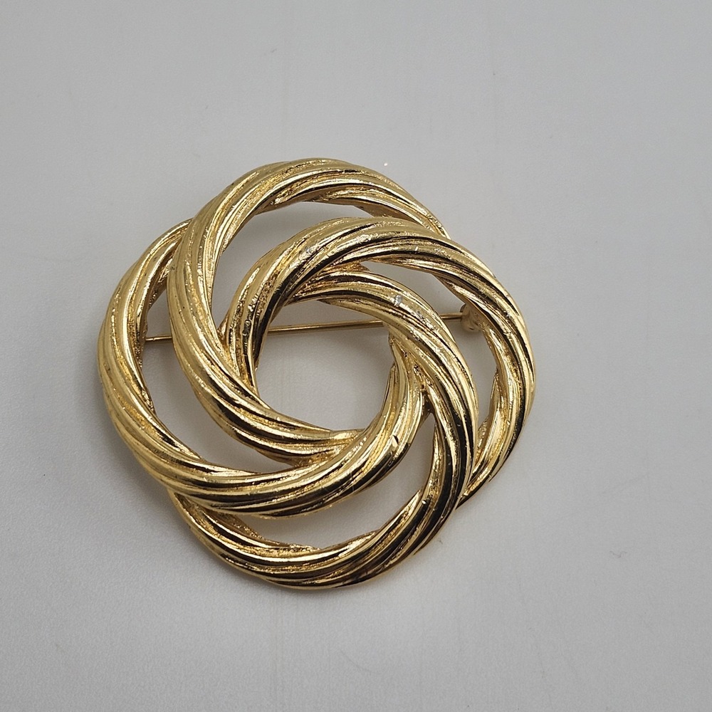 Vintage Signed MONET Gold tone Polished CELTIC KNOT Shape Pin Brooch